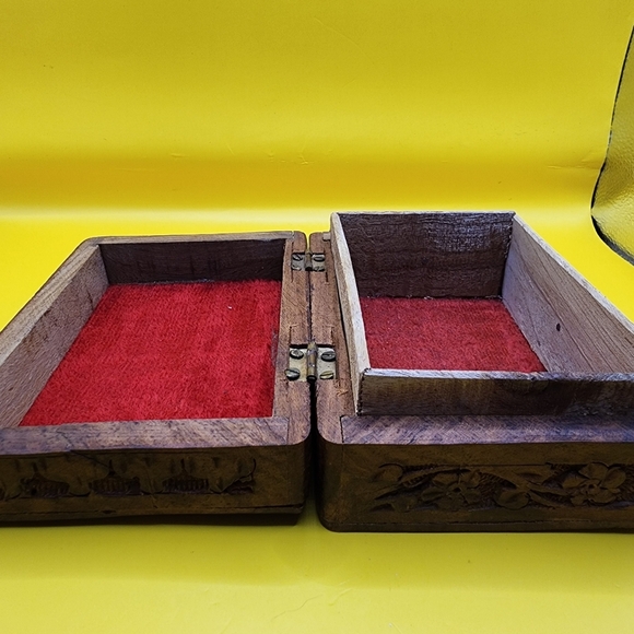 VIntage Hand Carved Wooden Floral Jewelry Box Made In India 5.75x3.75" - Picture 7 of 11